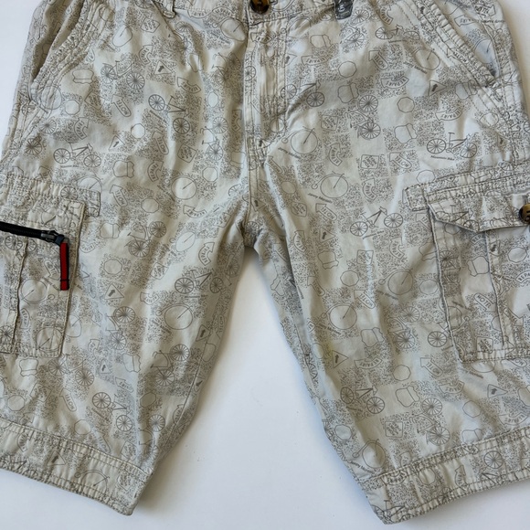 Knight King Men's Beige Cargo Shorts - Picture 2 of 7